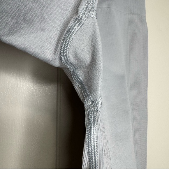 Lululemon Awakening Crop leggings Taryn Toomey 17". Sz 4. Gray. Ruched leg. - Picture 14 of 15